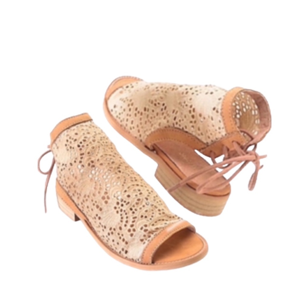 🎊 Host Pick! Musse & Cloud Sandals